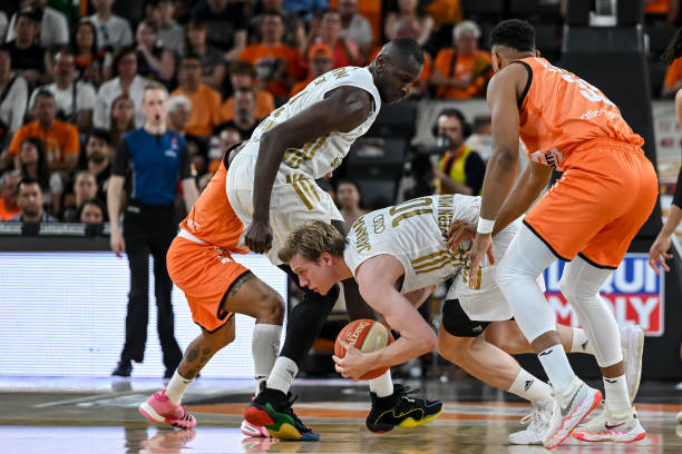 内人士的广 内人士的广